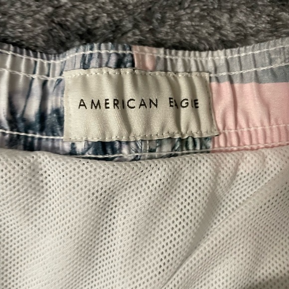 American Eagle Men's swim trunks L

Excellent condition - Picture 3 of 6